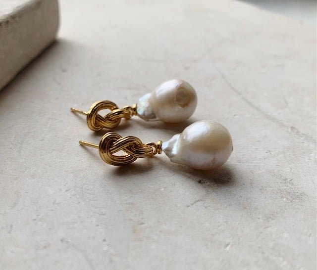 Chunky Knot Earrings - Baroque Pearl - Lily King