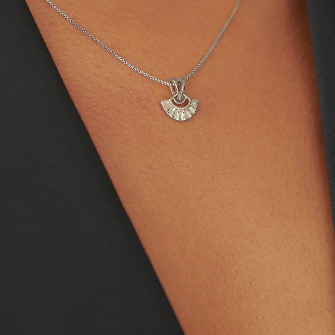 Mini Deco Fan Necklace - Silver - Lily King